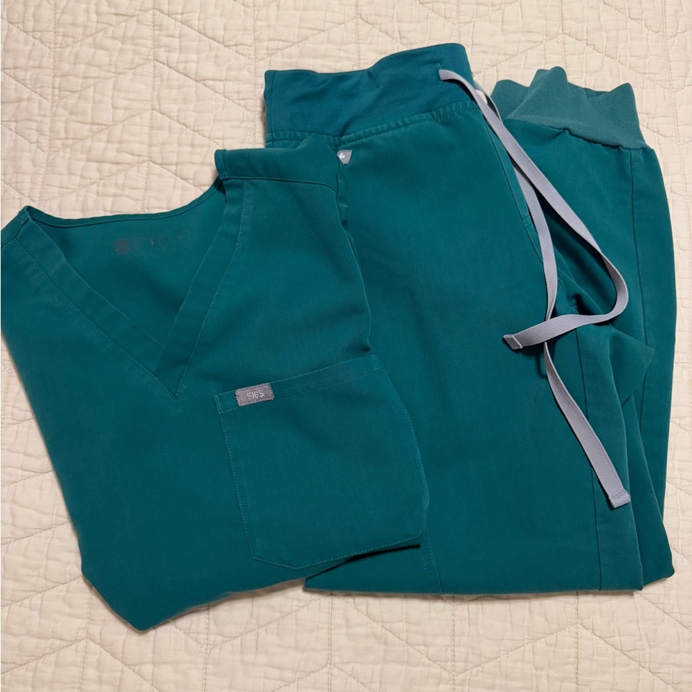 Figs scrub set